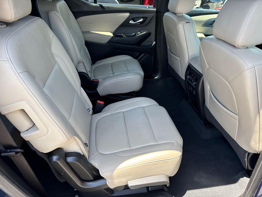 used 2022 Chevrolet Traverse car, priced at $15,888