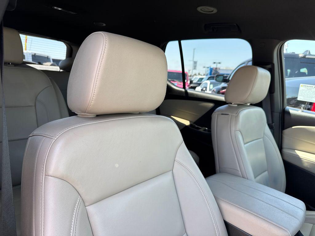 used 2022 Chevrolet Traverse car, priced at $15,888