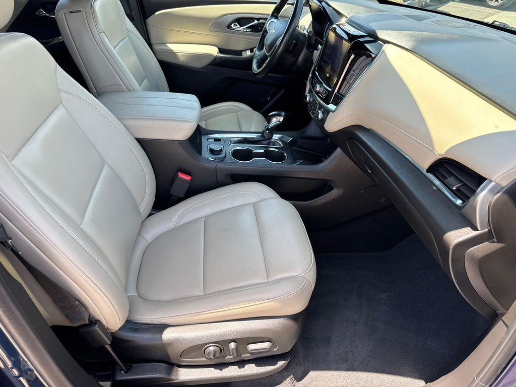 used 2022 Chevrolet Traverse car, priced at $15,888