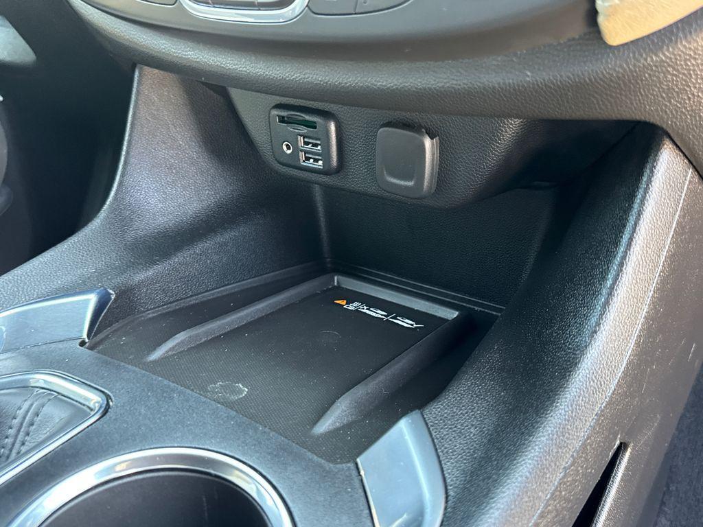 used 2022 Chevrolet Traverse car, priced at $15,888