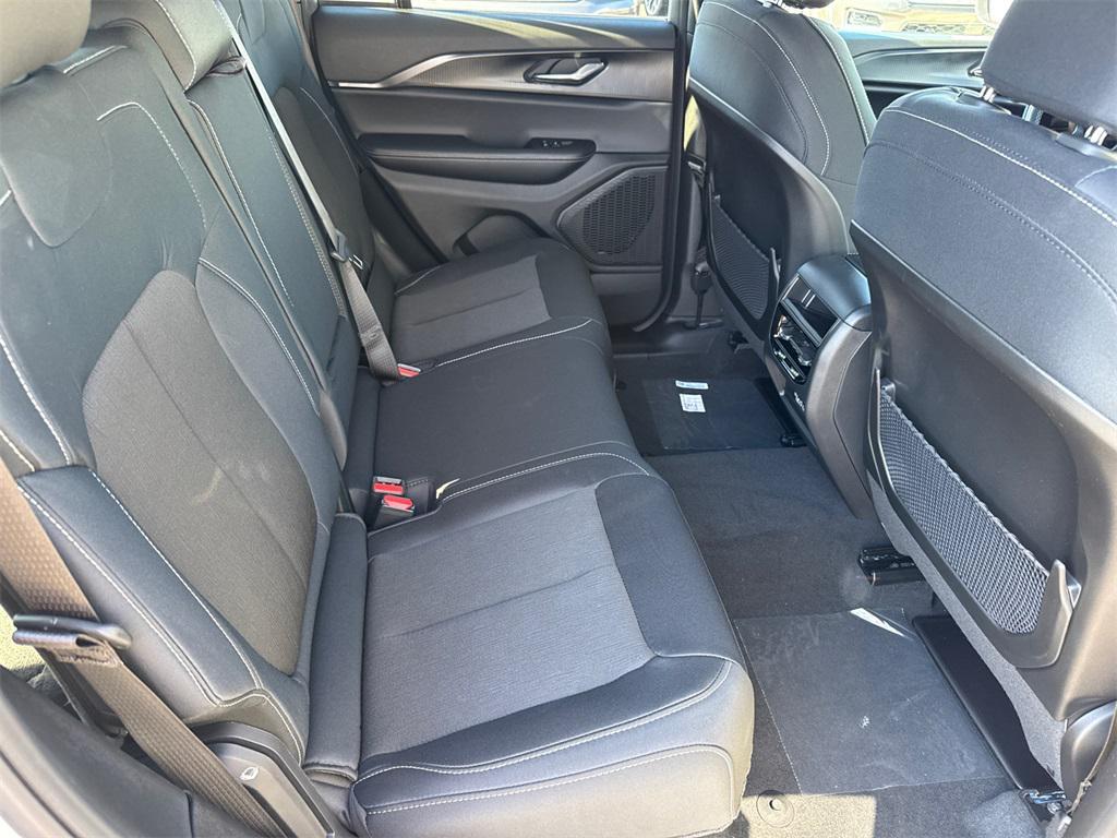 new 2025 Jeep Grand Cherokee car, priced at $39,575