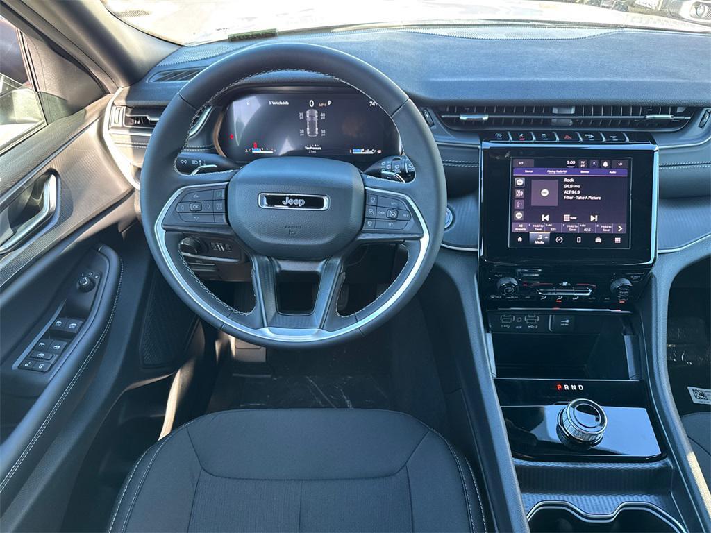 new 2025 Jeep Grand Cherokee car, priced at $39,575