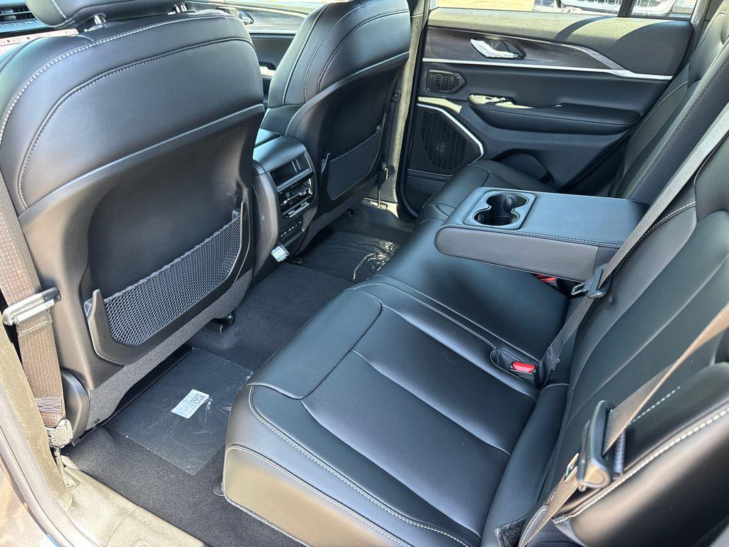 new 2026 Jeep Grand Cherokee car, priced at $47,926