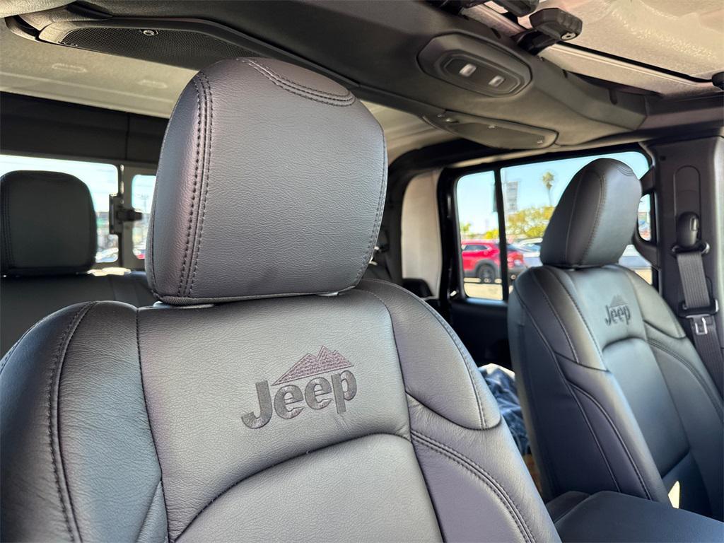 new 2025 Jeep Gladiator car, priced at $62,967