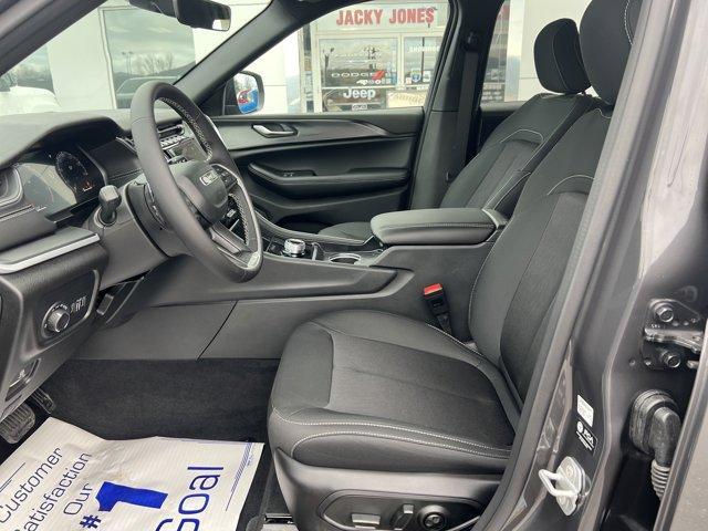 used 2025 Jeep Grand Cherokee car, priced at $35,900