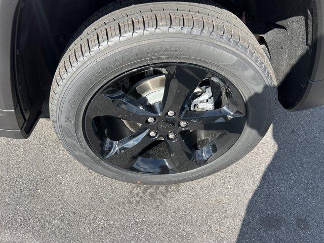 new 2026 Jeep Grand Cherokee car, priced at $50,451