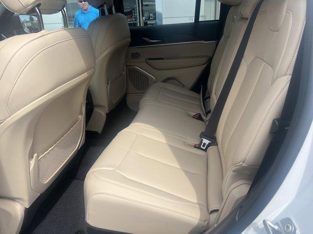 new 2026 Jeep Grand Cherokee car, priced at $47,219