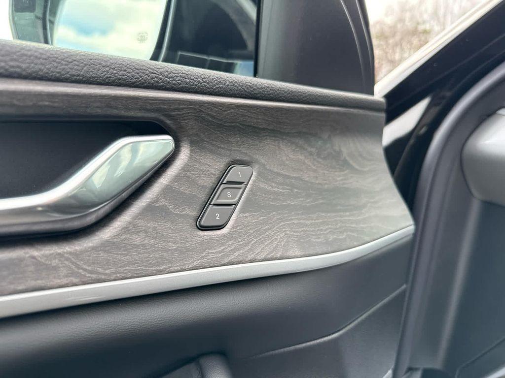 new 2026 Jeep Grand Cherokee car, priced at $52,209