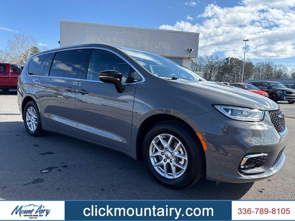 used 2025 Chrysler Pacifica car, priced at $29,597