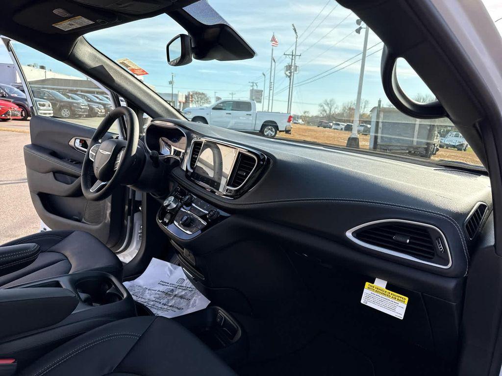 new 2026 Chrysler Pacifica car, priced at $43,698