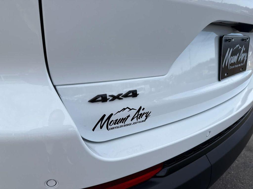 new 2025 Jeep Grand Cherokee L car, priced at $45,701