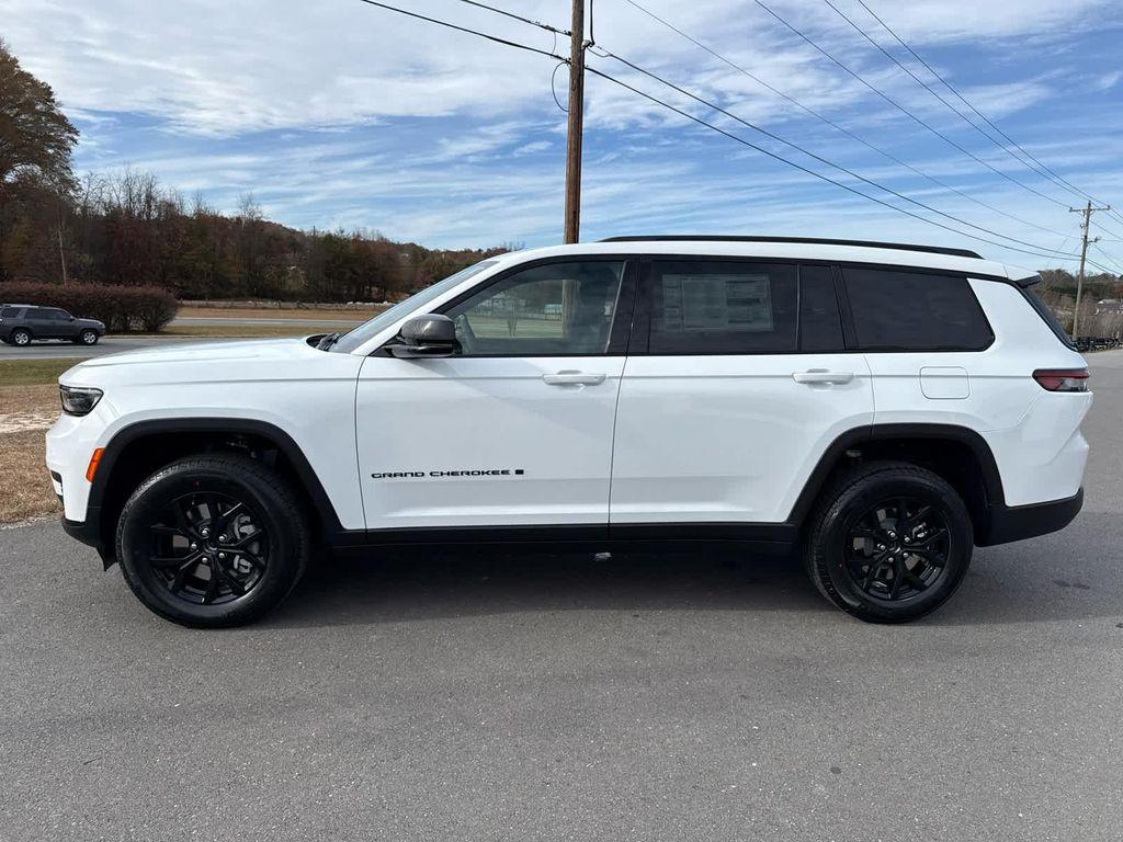 new 2025 Jeep Grand Cherokee L car, priced at $45,701