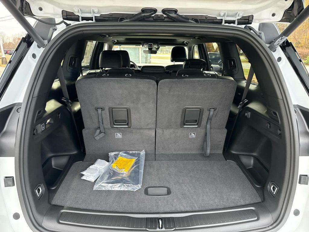 new 2025 Jeep Grand Cherokee L car, priced at $45,701