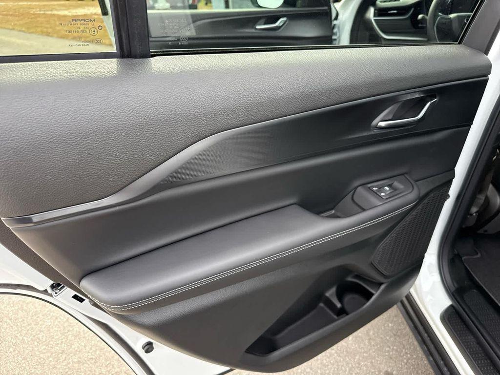 new 2025 Jeep Grand Cherokee L car, priced at $45,701