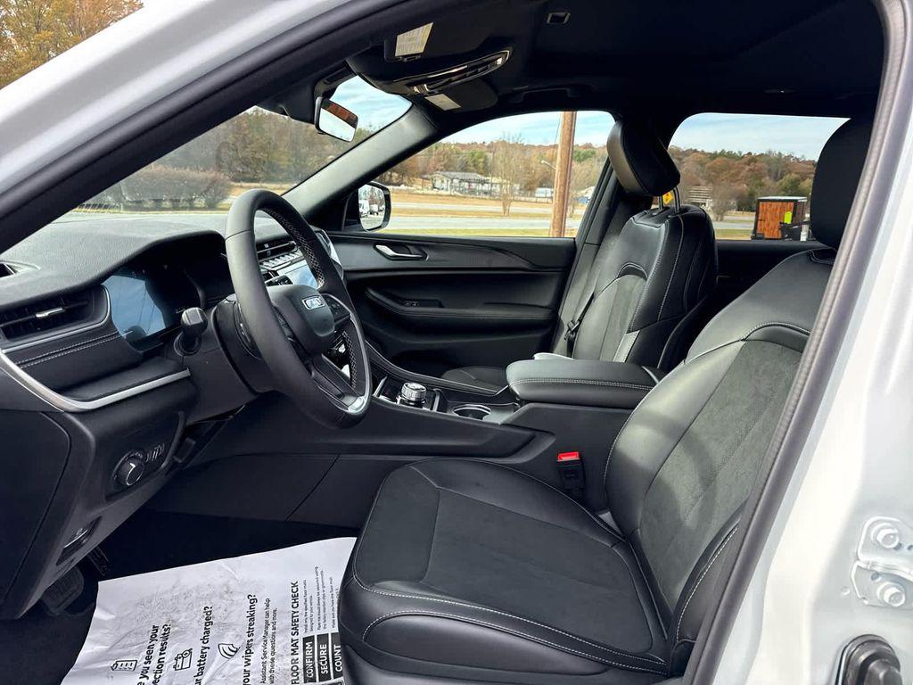 new 2025 Jeep Grand Cherokee L car, priced at $45,701