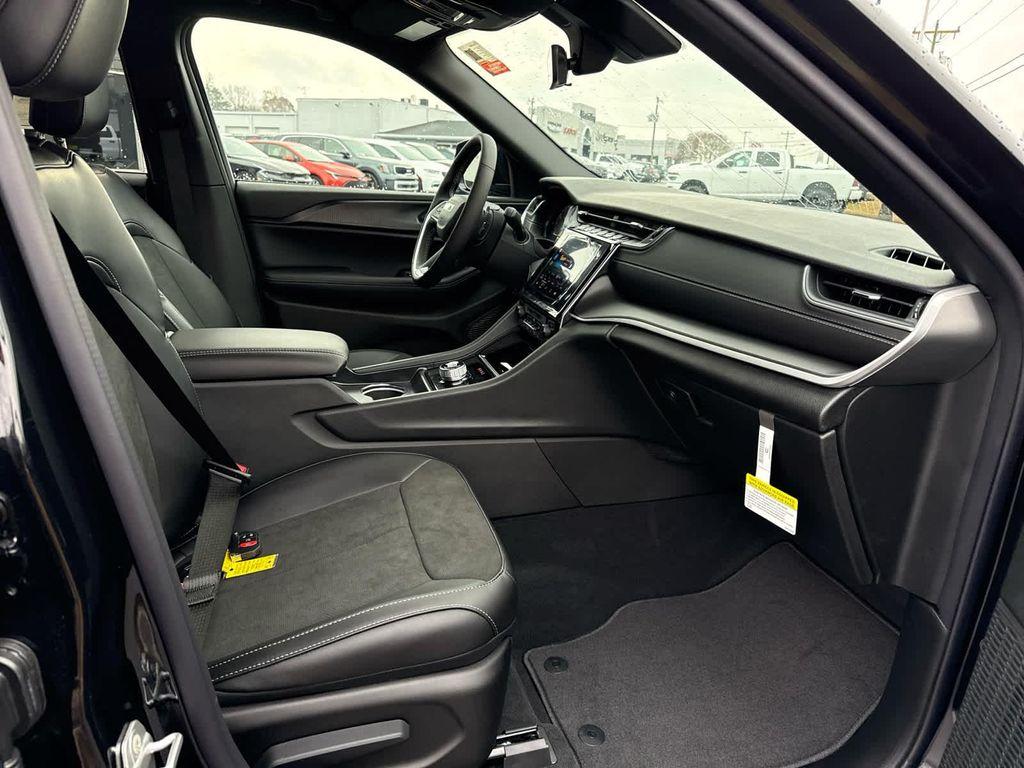 new 2025 Jeep Grand Cherokee car, priced at $44,631