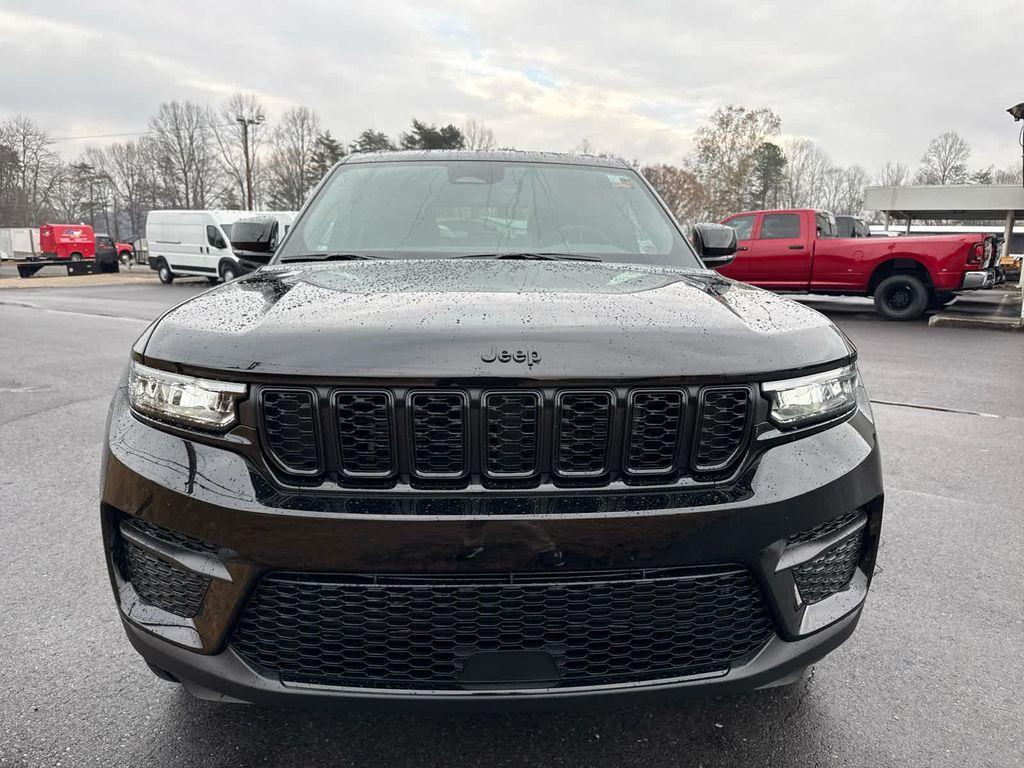 new 2025 Jeep Grand Cherokee car, priced at $44,631