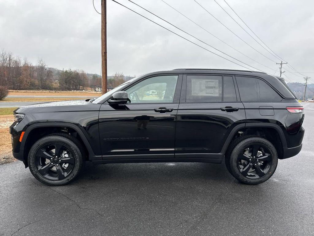 new 2025 Jeep Grand Cherokee car, priced at $44,631