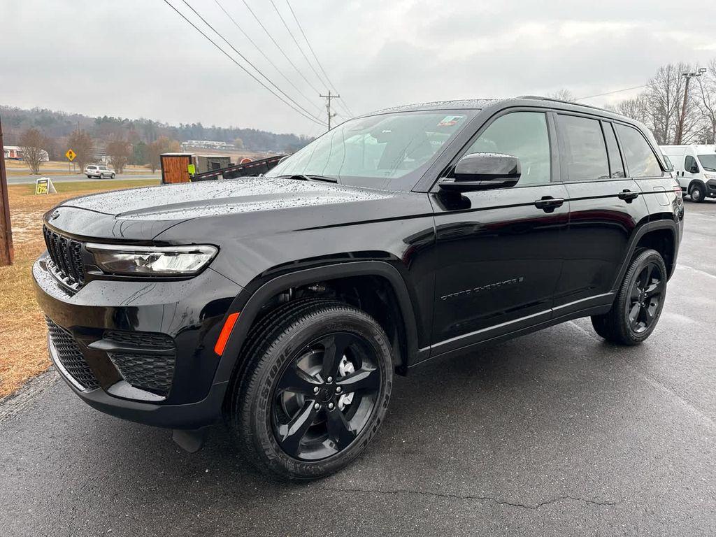 new 2025 Jeep Grand Cherokee car, priced at $44,631