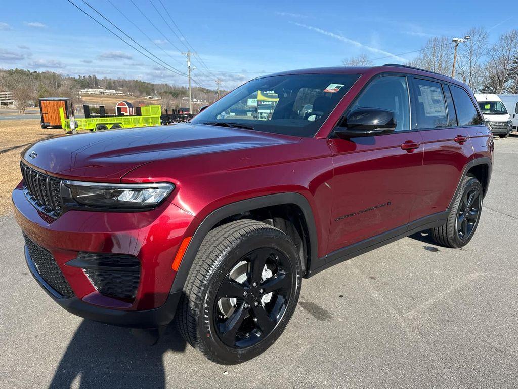 new 2025 Jeep Grand Cherokee car, priced at $45,669