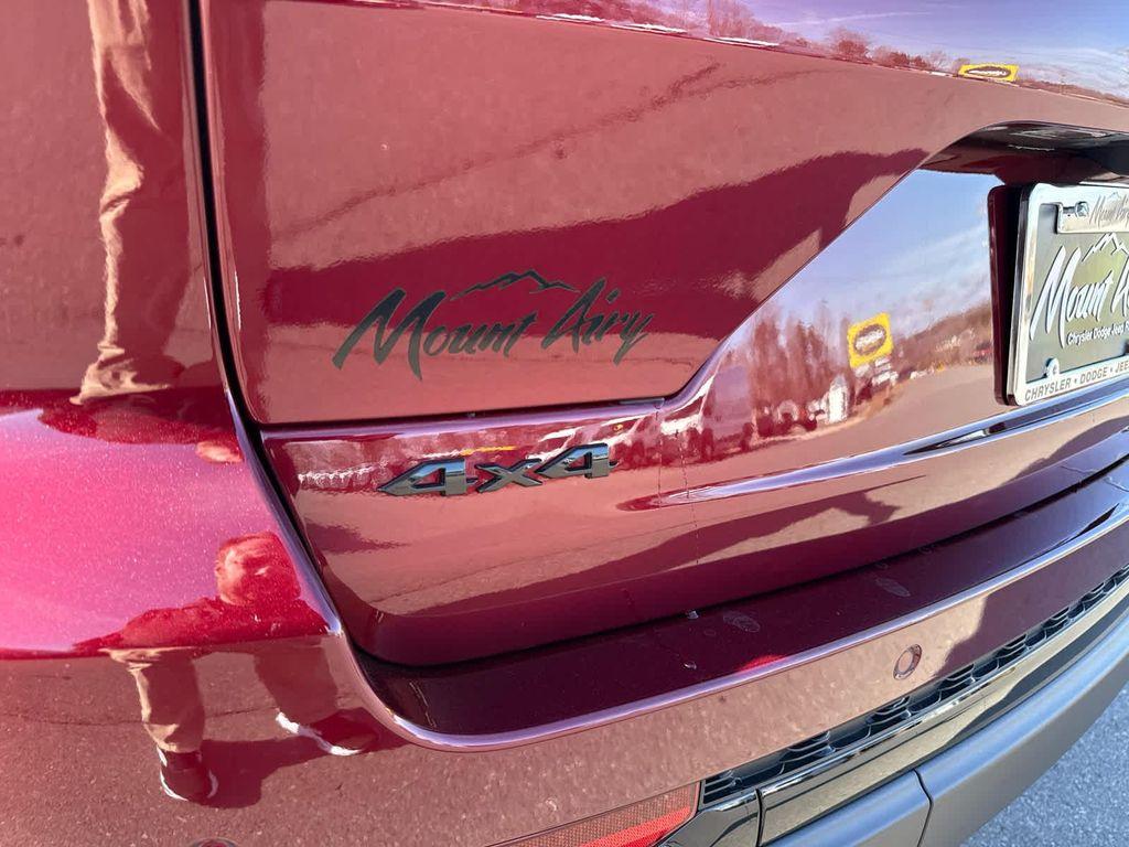 new 2025 Jeep Grand Cherokee car, priced at $45,669