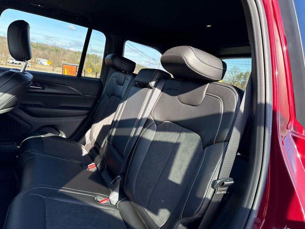 new 2025 Jeep Grand Cherokee car, priced at $45,669