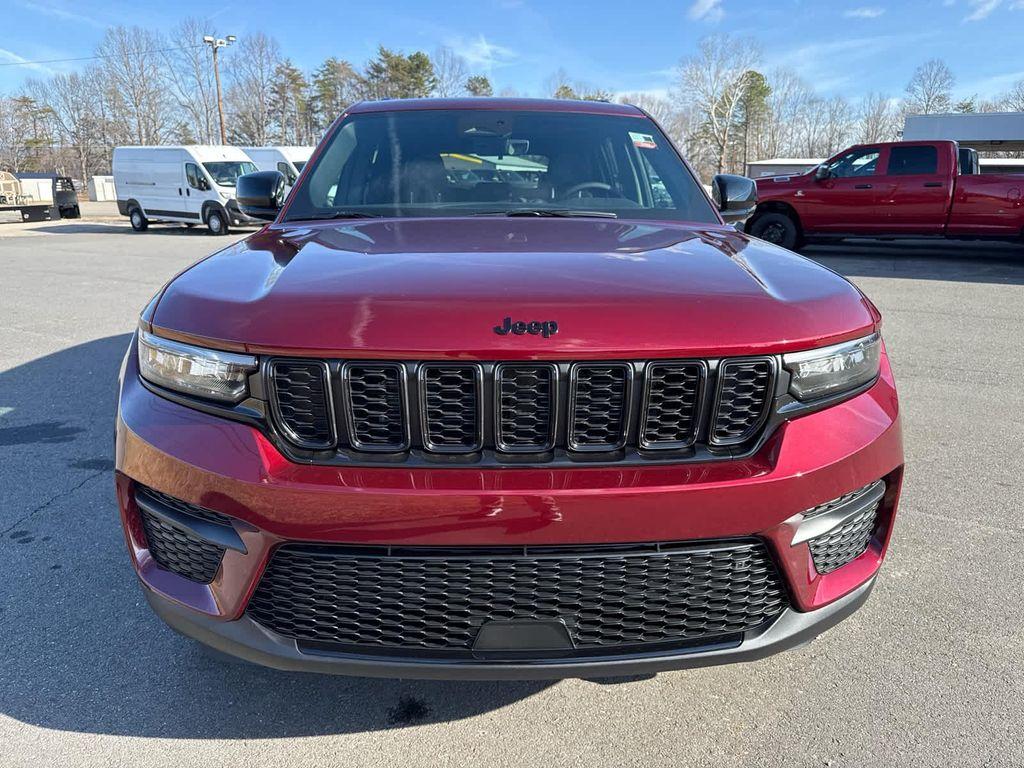 new 2025 Jeep Grand Cherokee car, priced at $45,669