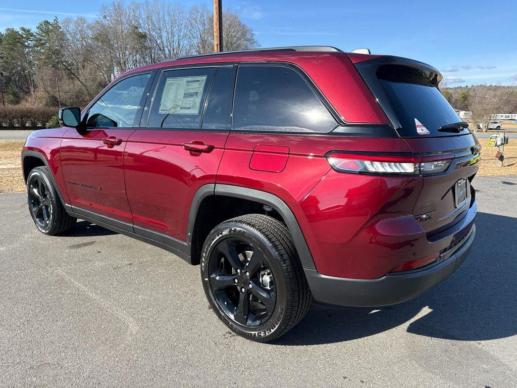 new 2025 Jeep Grand Cherokee car, priced at $45,669