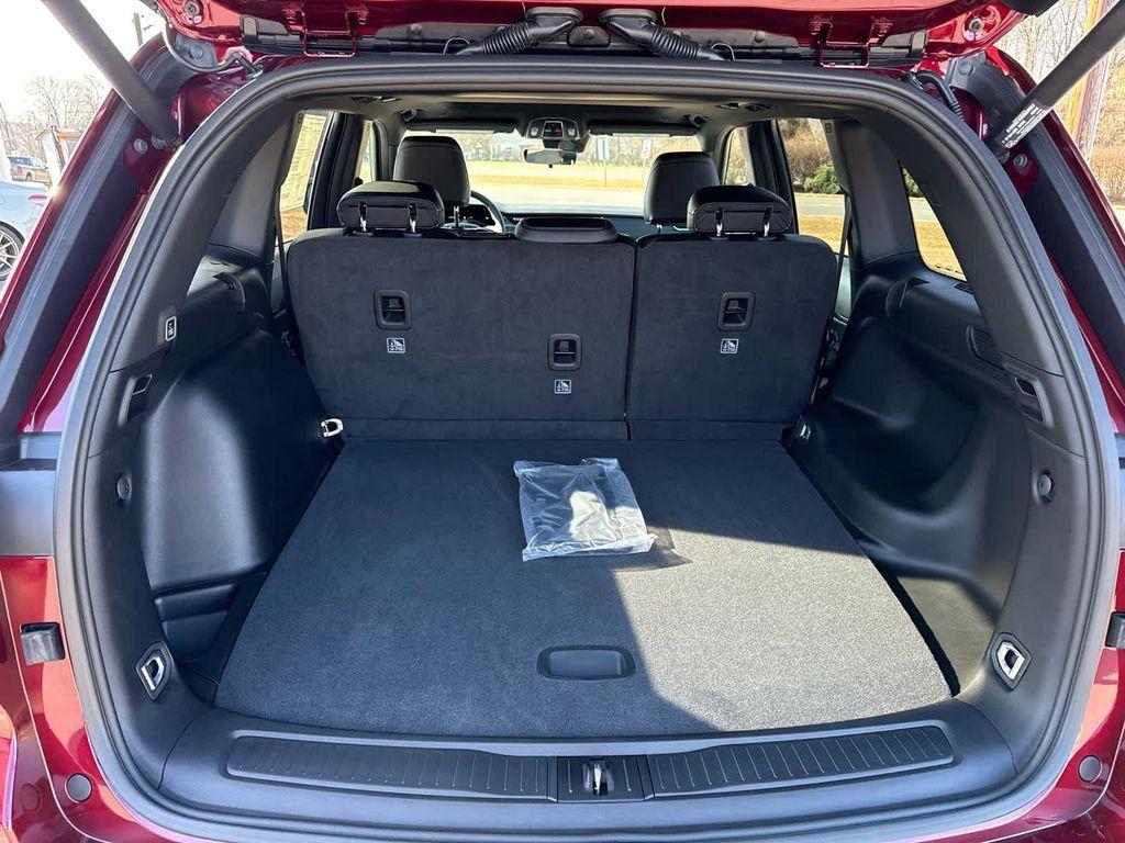 new 2025 Jeep Grand Cherokee car, priced at $45,669