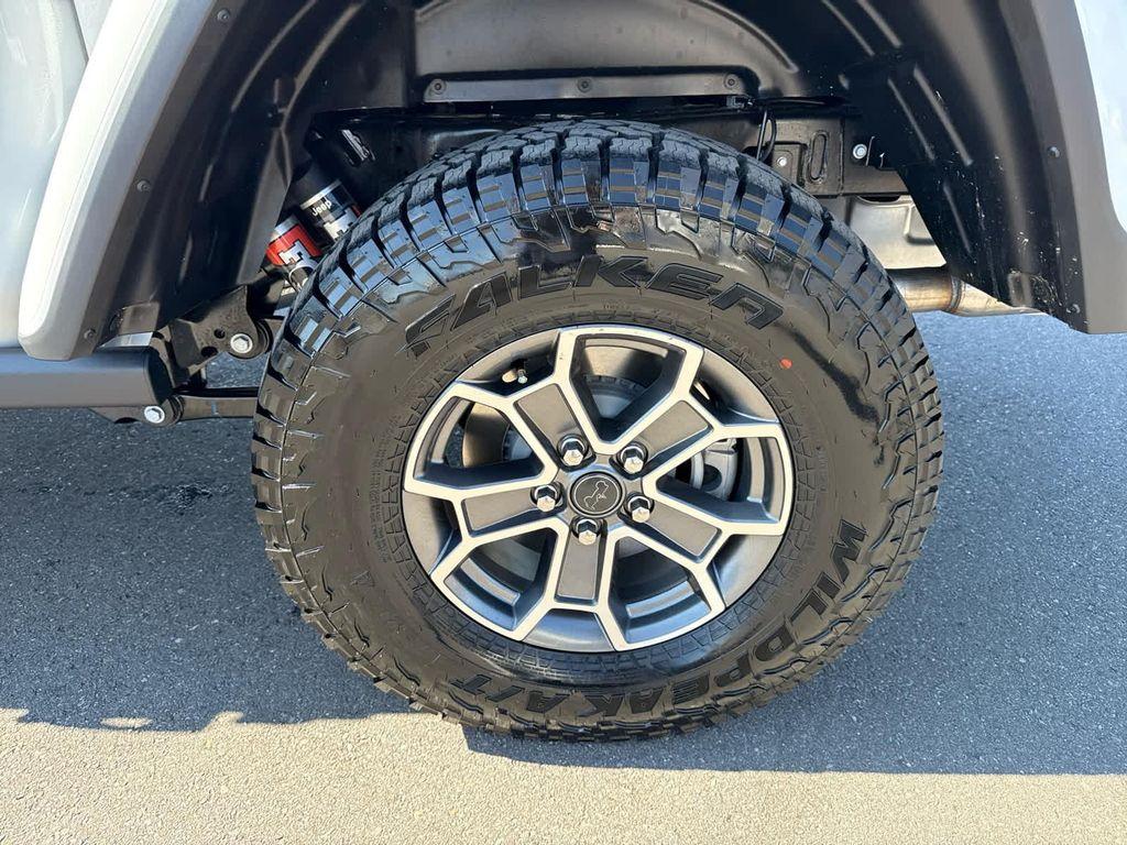 new 2025 Jeep Gladiator car, priced at $60,397