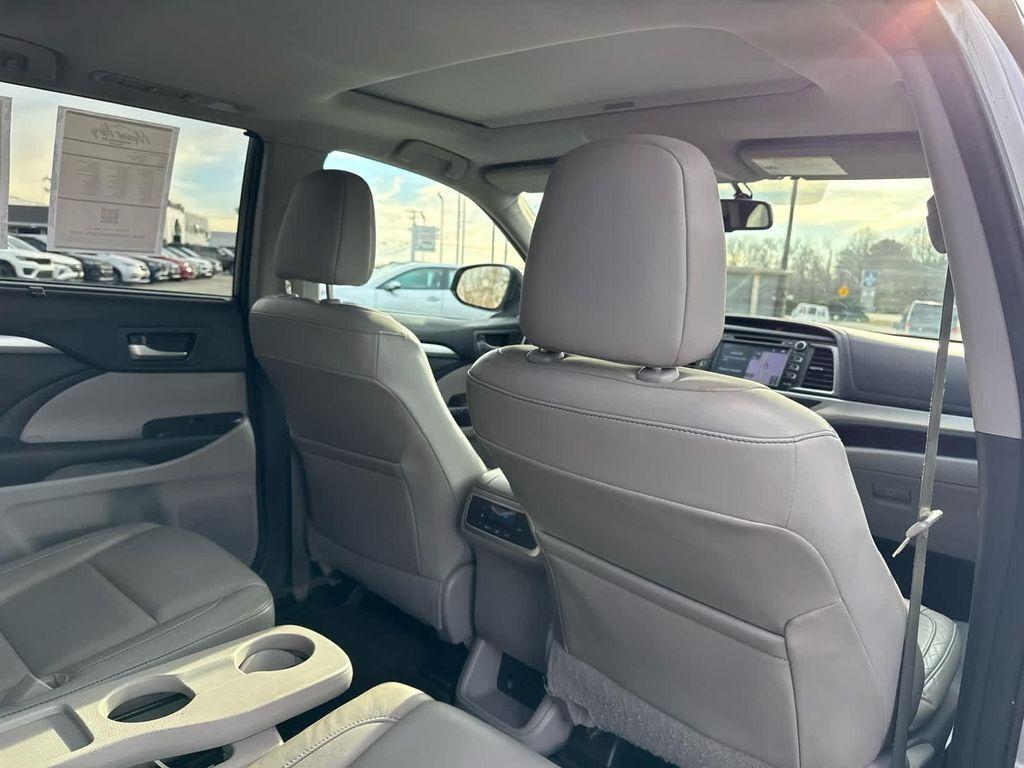 used 2014 Toyota Highlander car, priced at $14,797