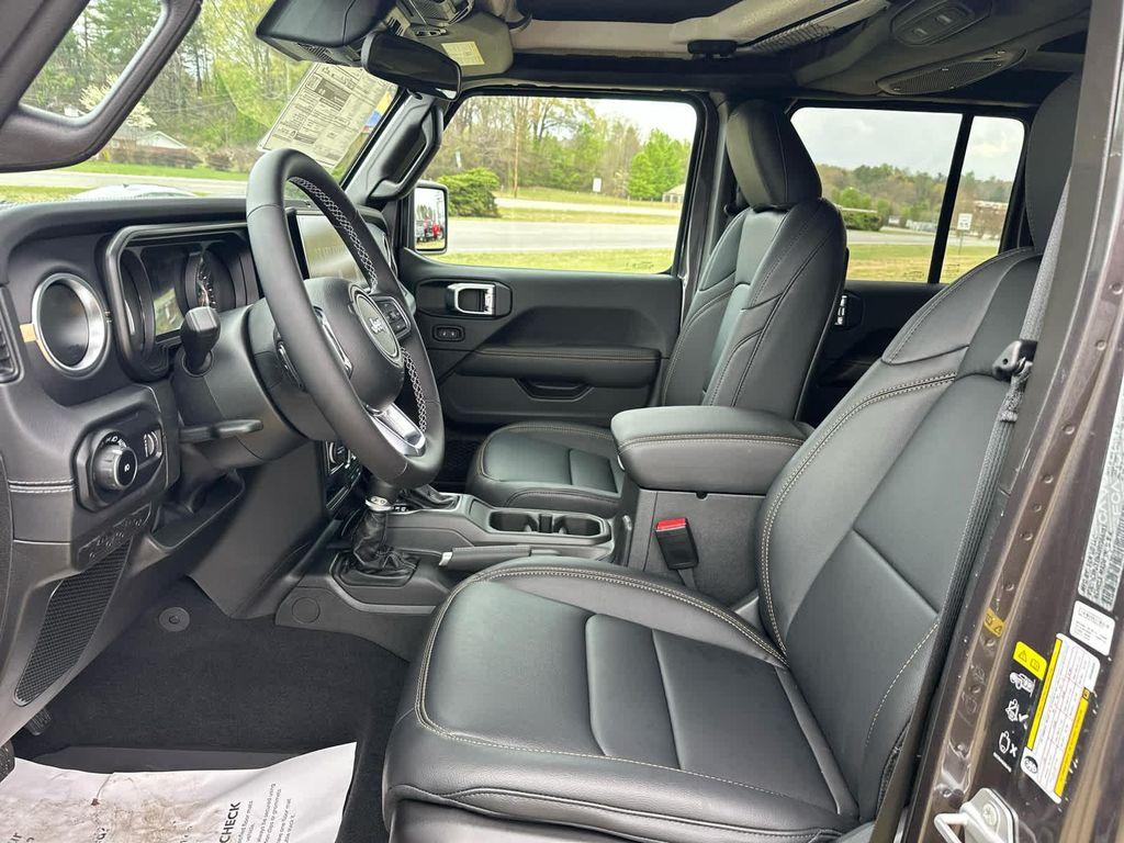 new 2025 Jeep Wrangler car, priced at $54,987