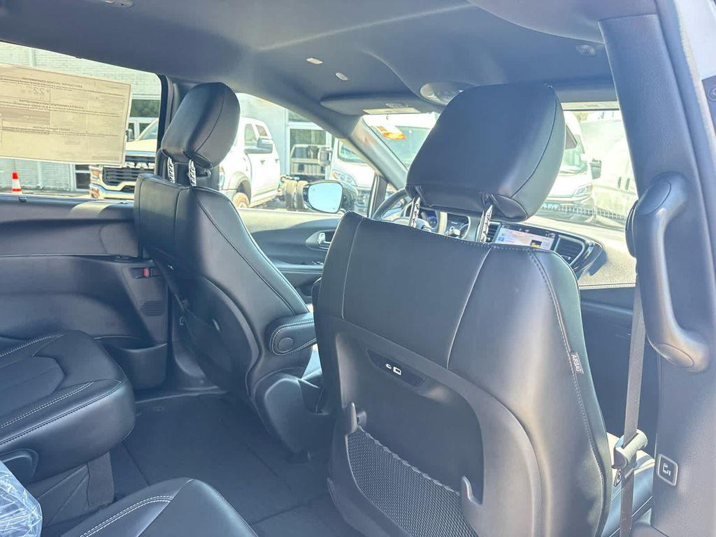 new 2027 Chrysler Pacifica car, priced at $45,264