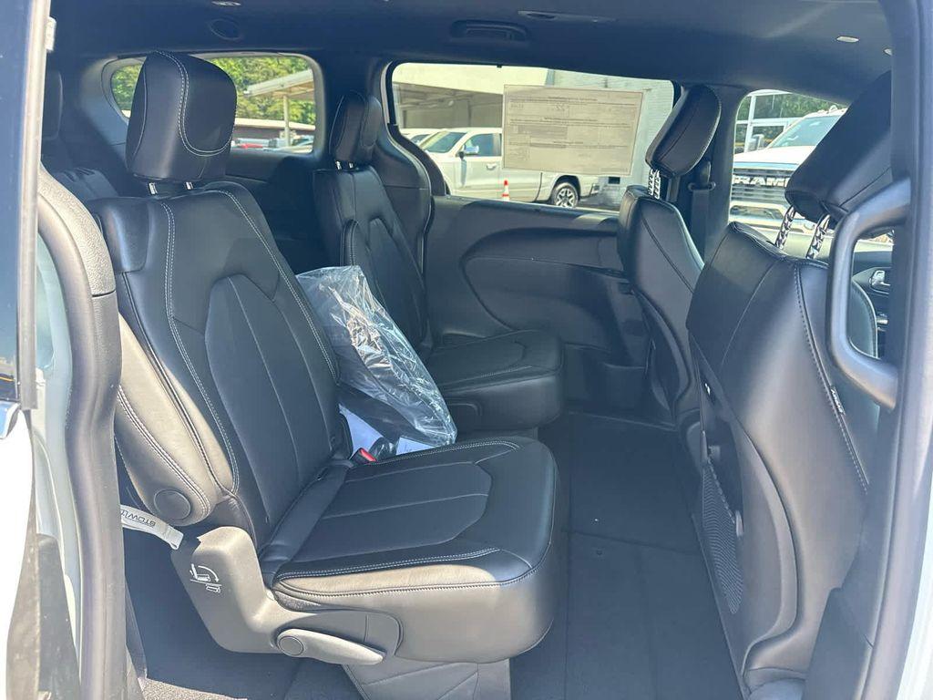 new 2027 Chrysler Pacifica car, priced at $45,264