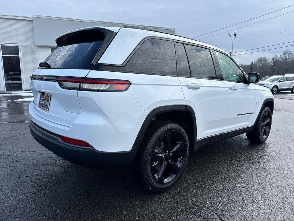 new 2026 Jeep Grand Cherokee car, priced at $48,987