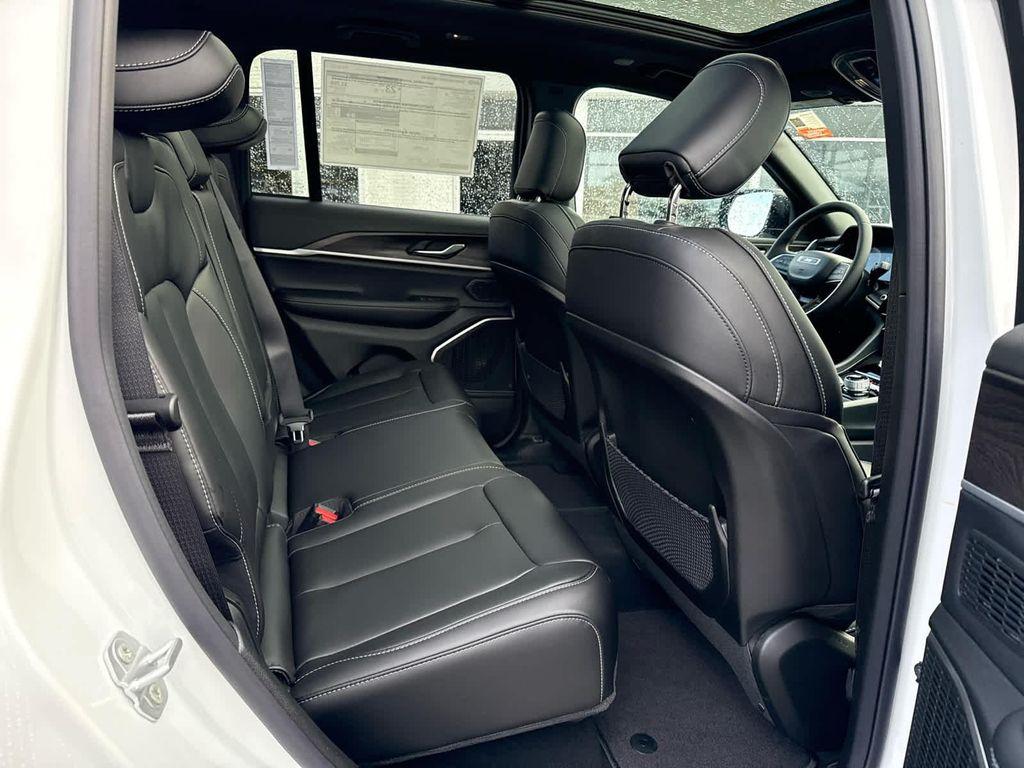 new 2026 Jeep Grand Cherokee car, priced at $48,987