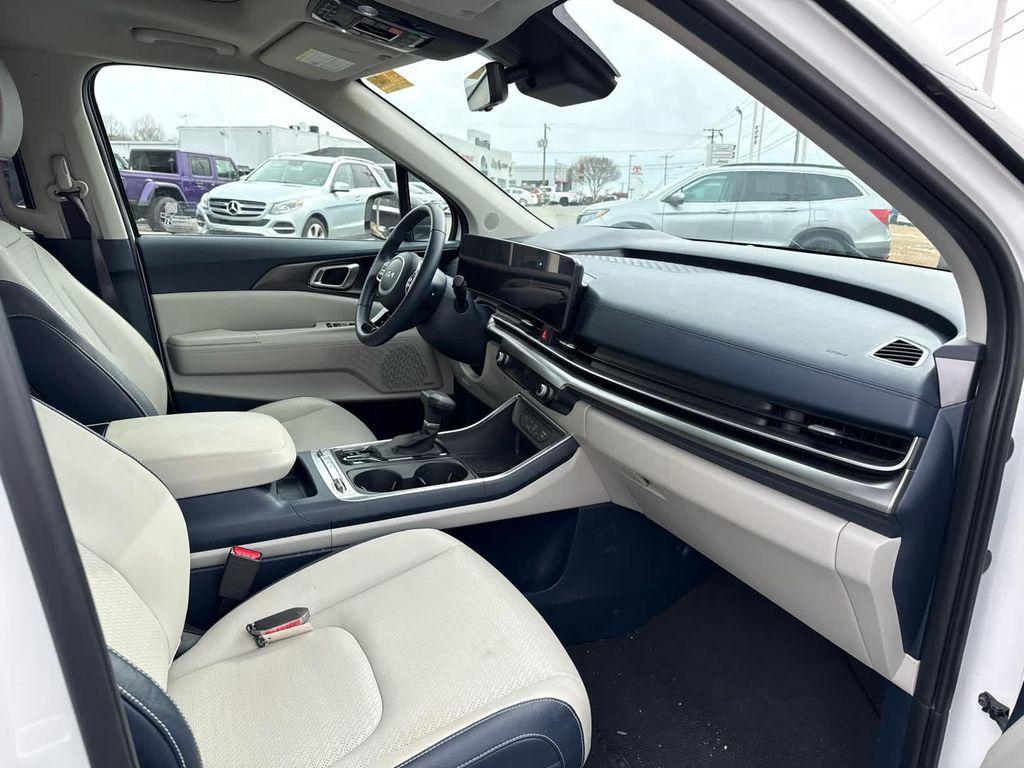 used 2025 Kia Carnival car, priced at $44,999