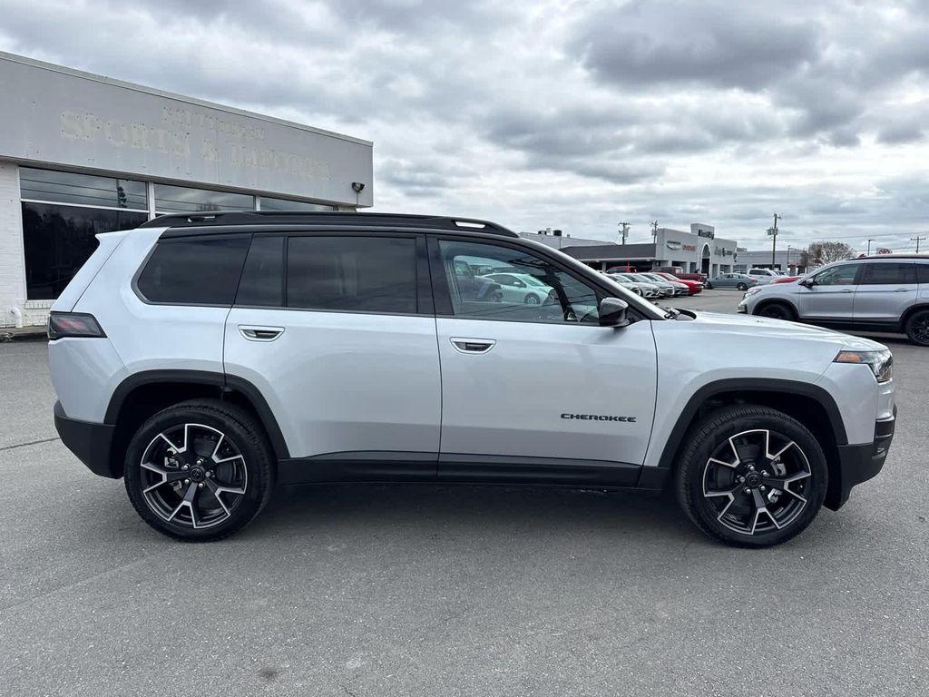 new 2026 Jeep Cherokee car, priced at $44,552
