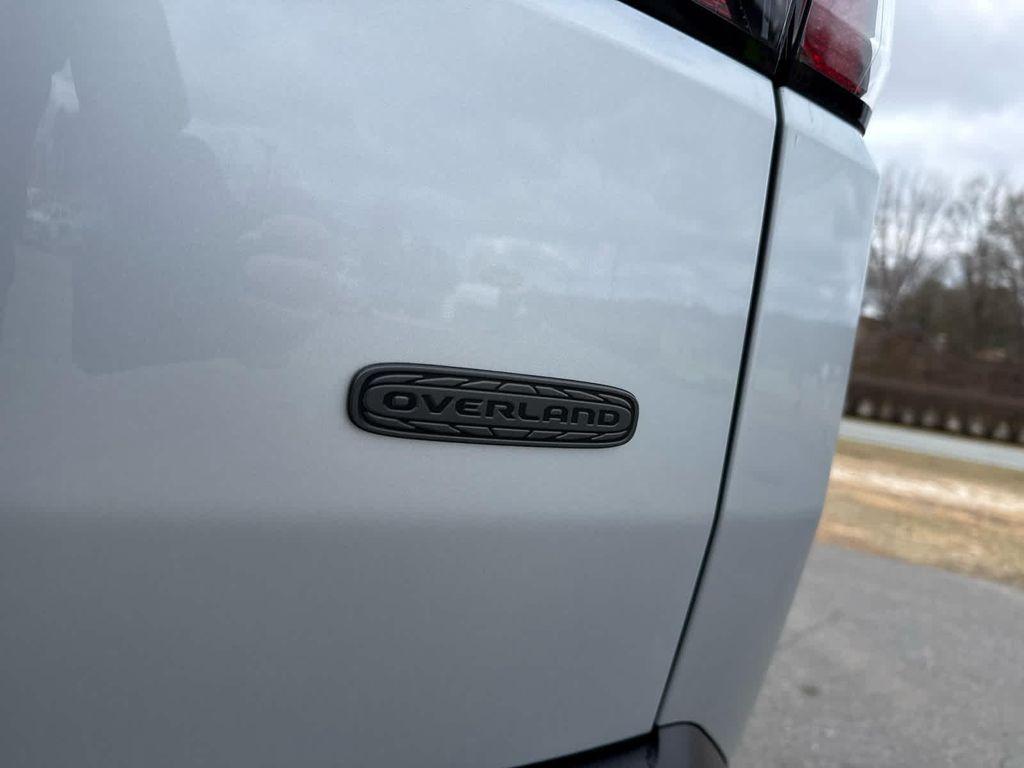 new 2026 Jeep Cherokee car, priced at $44,552