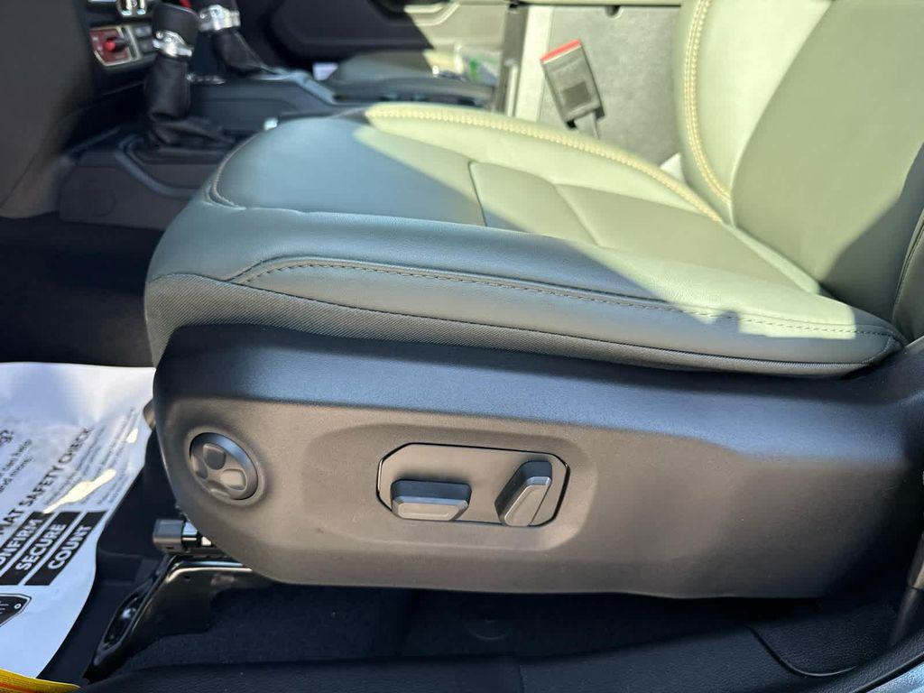 new 2026 Jeep Gladiator car, priced at $57,987