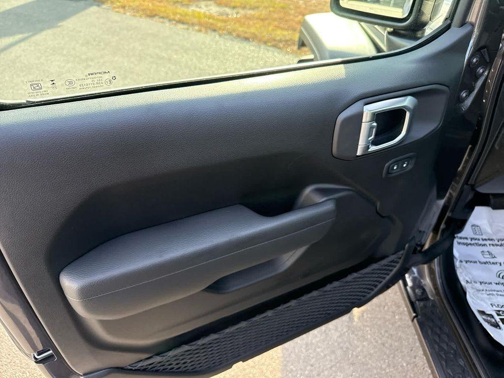 new 2026 Jeep Gladiator car, priced at $52,987