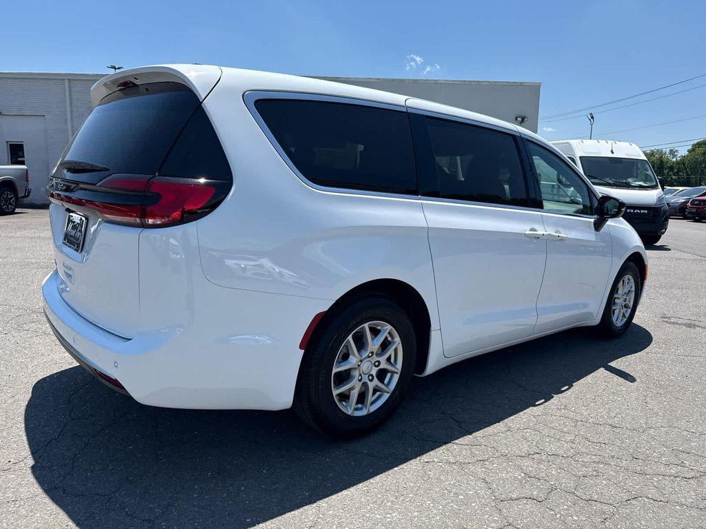new 2027 Chrysler Pacifica car, priced at $46,578