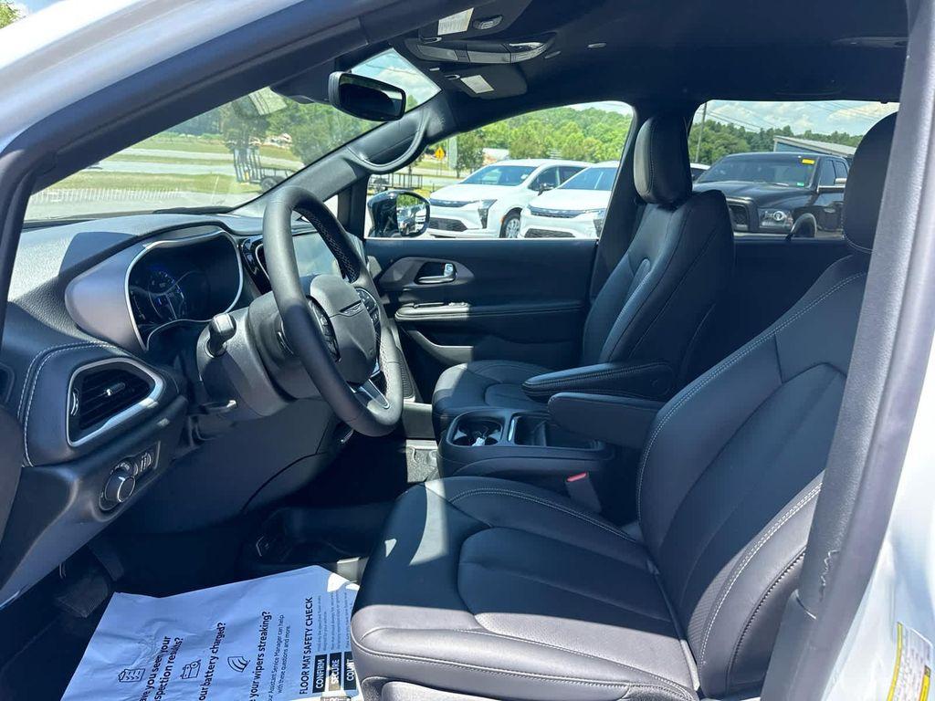 new 2027 Chrysler Pacifica car, priced at $46,578