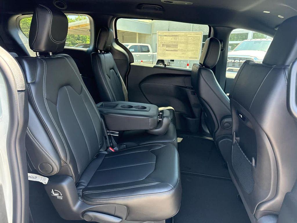 new 2027 Chrysler Pacifica car, priced at $46,578