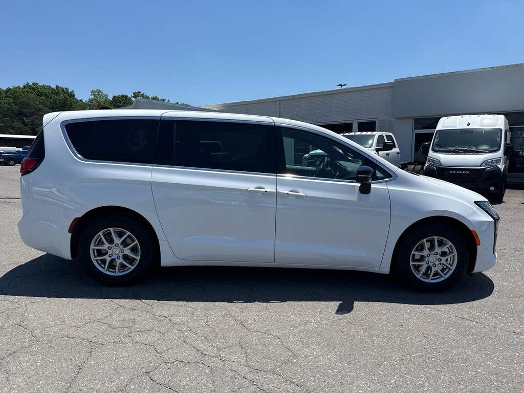 new 2027 Chrysler Pacifica car, priced at $46,578