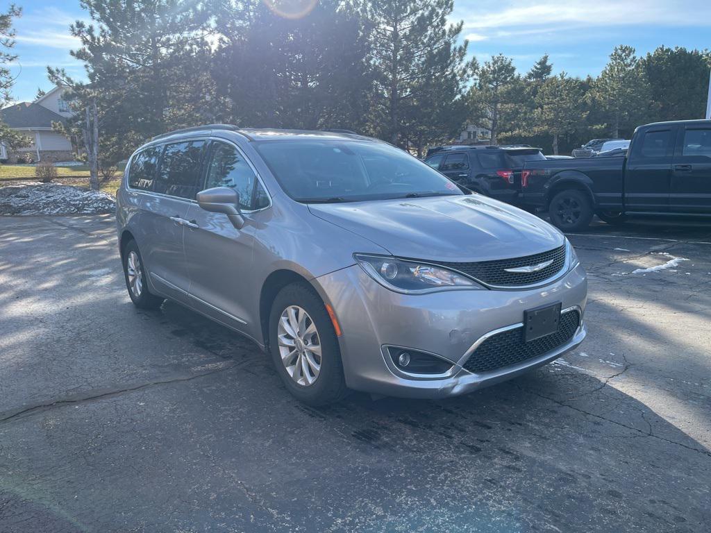used 2017 Chrysler Pacifica car, priced at $13,995