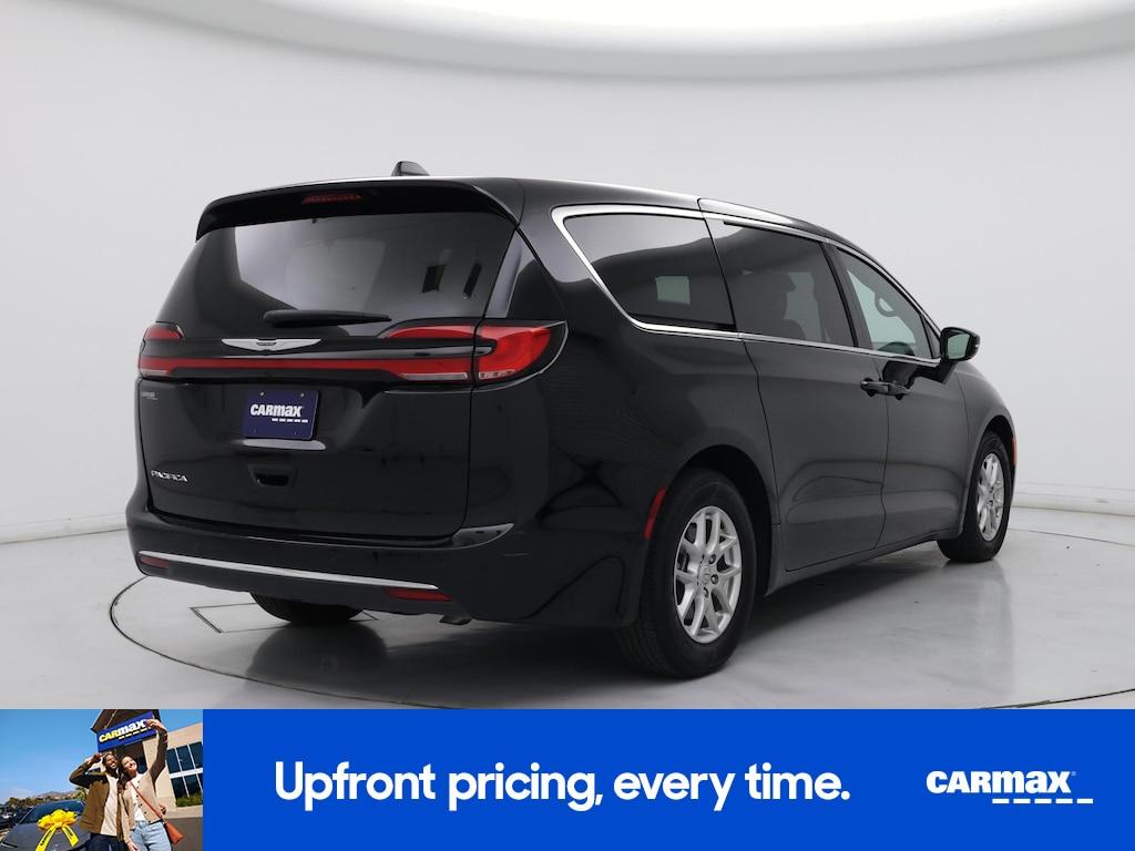 used 2025 Chrysler Pacifica car, priced at $28,998