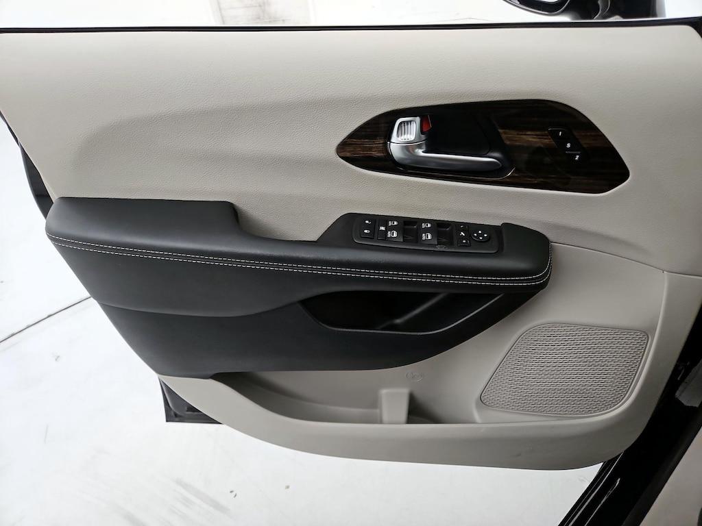 used 2024 Chrysler Pacifica car, priced at $29,998