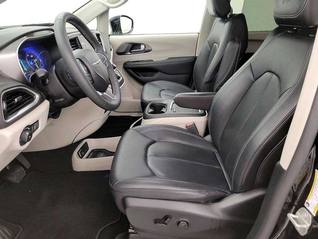 used 2024 Chrysler Pacifica car, priced at $30,998