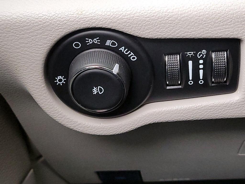 used 2024 Chrysler Pacifica car, priced at $28,998